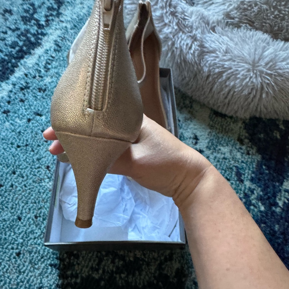 Style and Co Elegant Gold Women's Heels - Picture 4 of 4